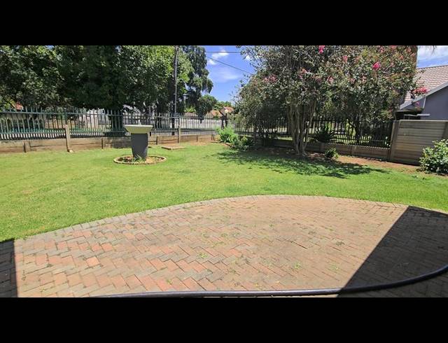 5 BEDROOM HOUSE FOR SALE IN THREE RIVERS